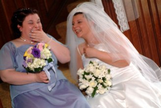 201_laughing_with_bride